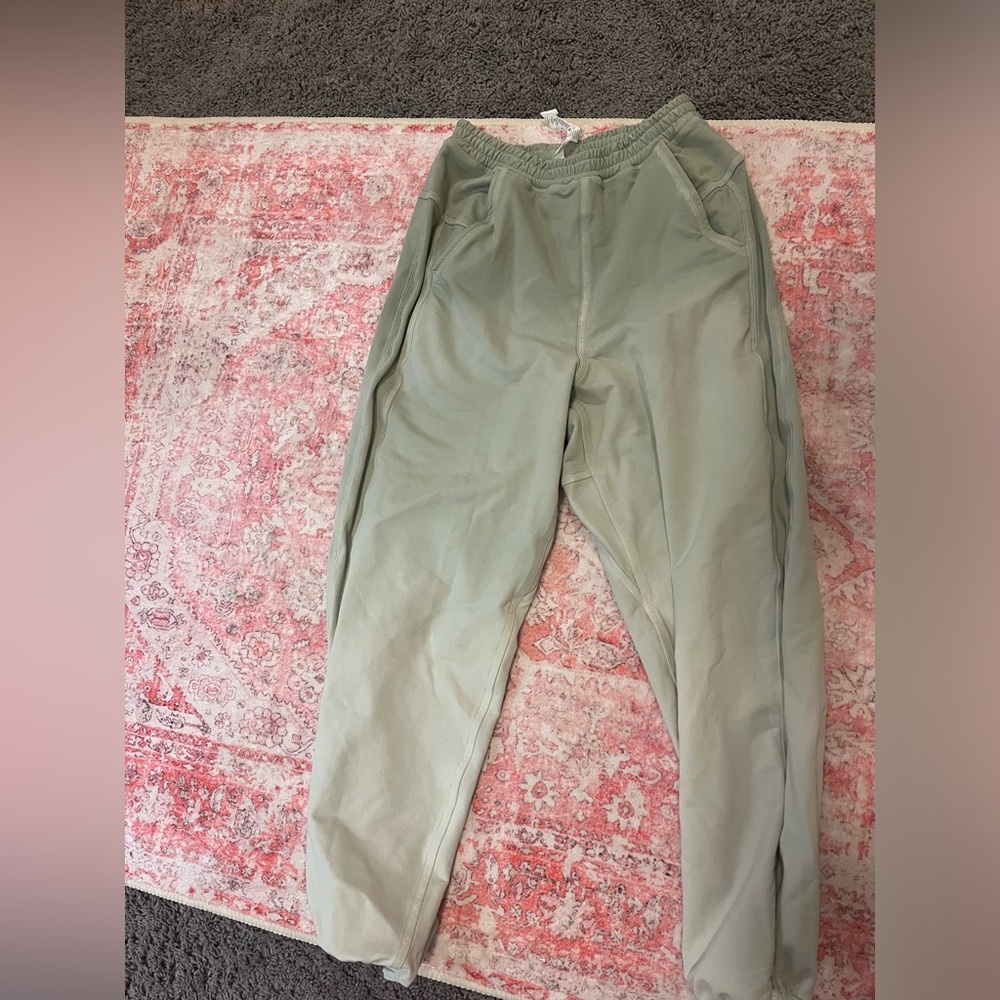 Lululemon ombré green joggers